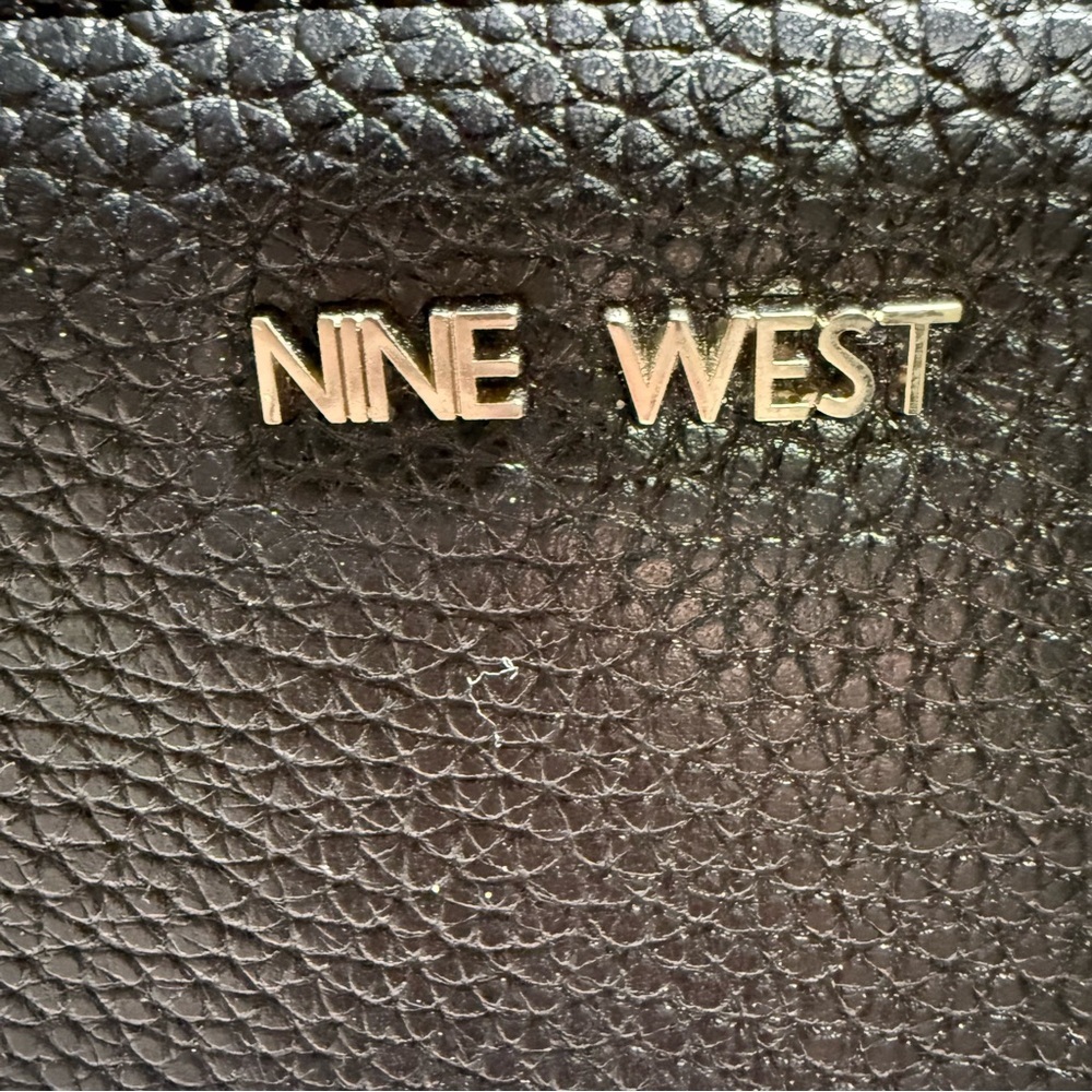 Nine West Black Pebbled Long Zip Around Wallet NEW (M1) - Picture 2 of 11
